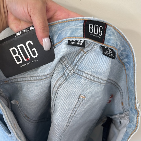 New BDG Urban Outfitters Girlfriend High-Rise Light Wash Distressed Jean Shorts - Picture 5 of 6